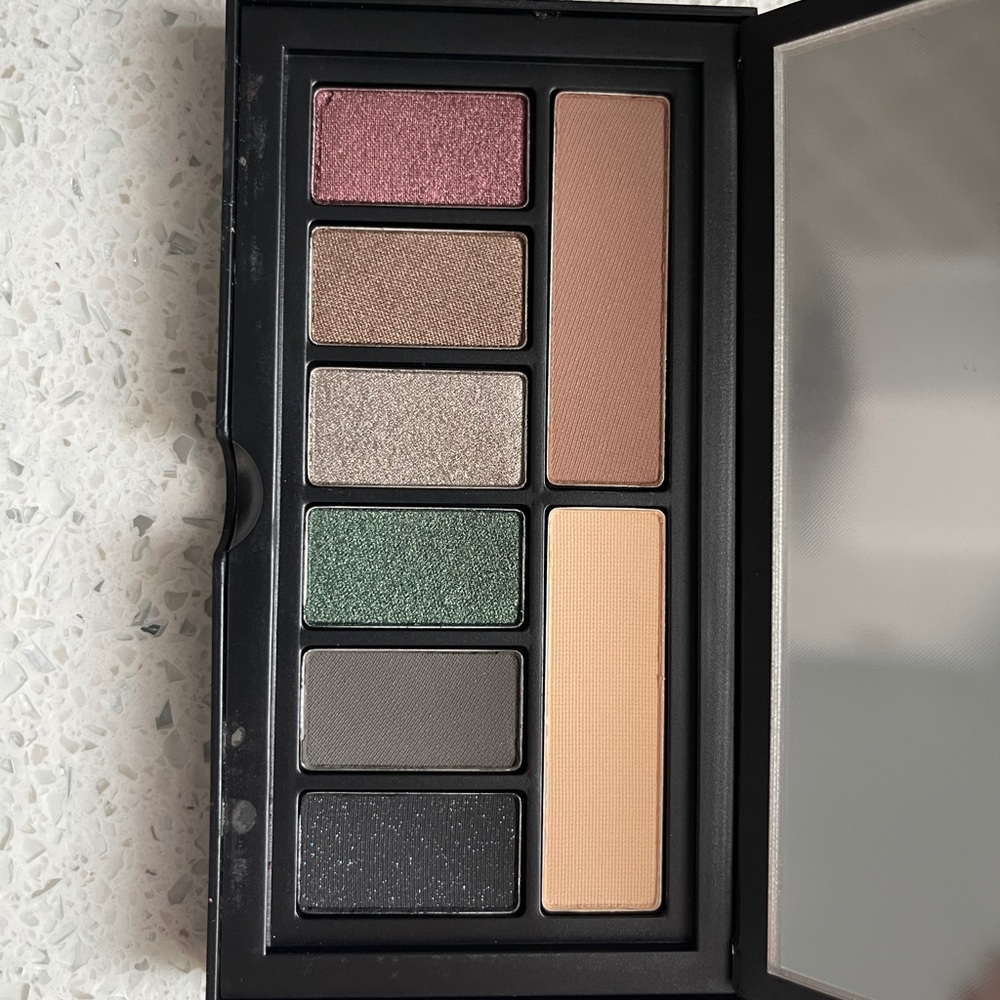 Smashbox eyeshadow covers hot:smoky